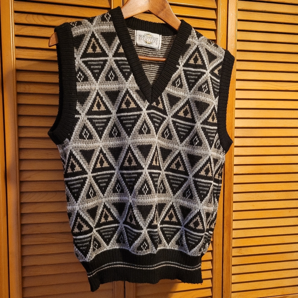 VTG Northwest Territory Black & Grey Printed Sleeveless Vest